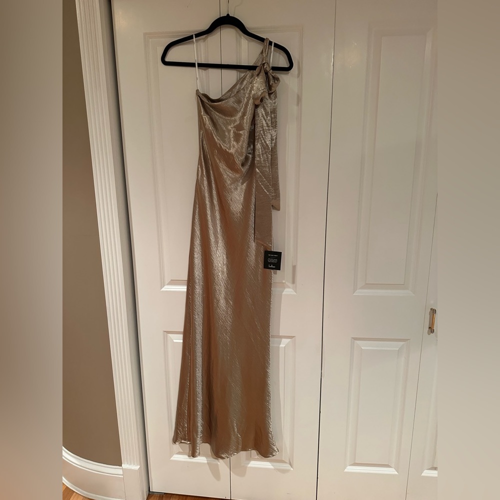 Never worn Lulu’s one shoulder tie gown. Size medium. Beautiful dress